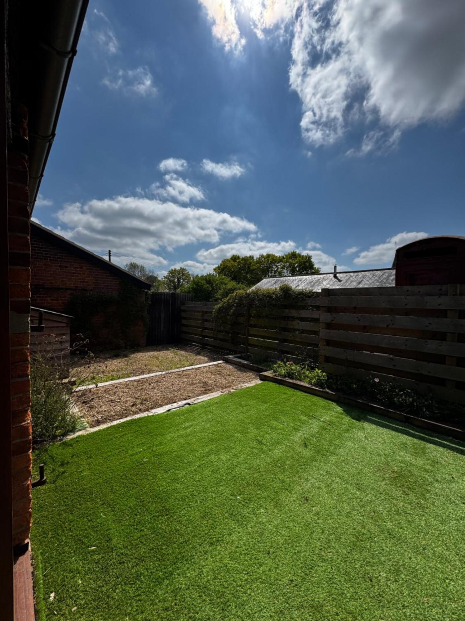 Brick Barn Villa Halstead  Exterior photo